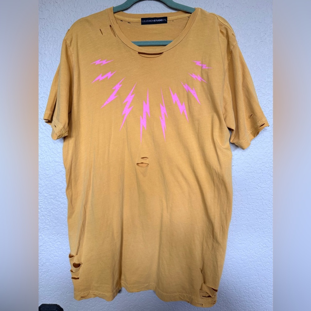 LIKE NEW LULU SIMON STUDIO DISTRESSED LIGHTNING TEE, GOLD PINK, LARGE